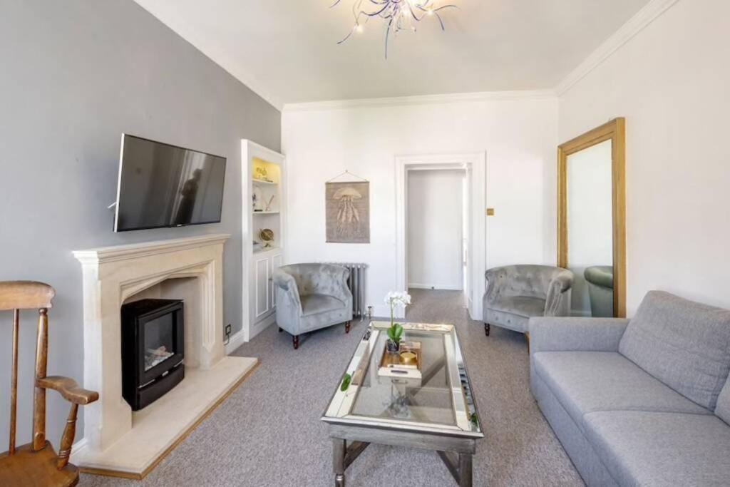 Georgian Located In The Center Of Bath. Apartment